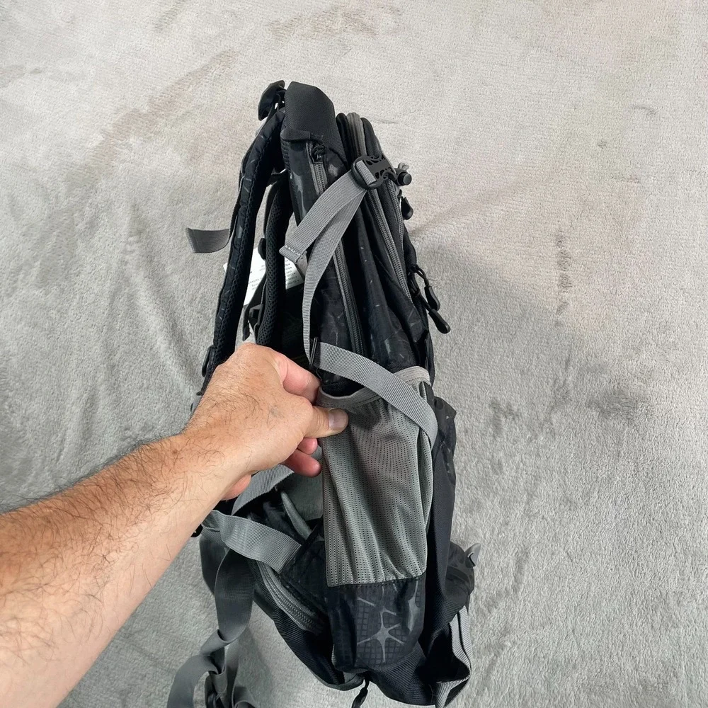 Red Rock Outdoor Gear Bluff Technical Backpack 40L Black Top‎ Loading NWT